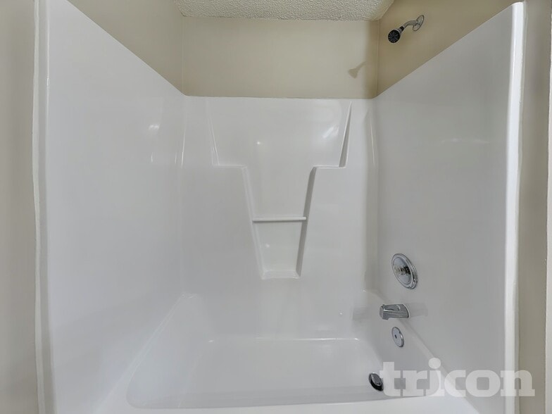 Building Photo - 2736 Daffodil Dr