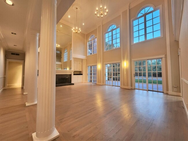 Building Photo - Extraordinary Atherton Estate with Cottage...