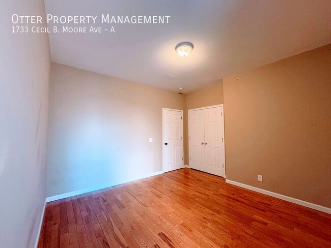 Building Photo - Spacious 3B/2.5BA with Modern Comforts – C...