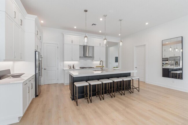 Building Photo - 13621 Le Christine Dr