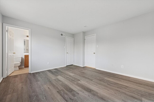 Building Photo - Available Now – Beautifully Updated 3 Bedr...