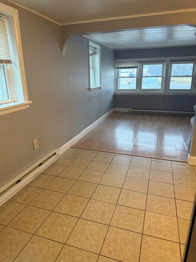 Building Photo - 3185 Spring Rd