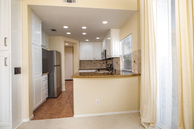 Building Photo - 1 Quebec