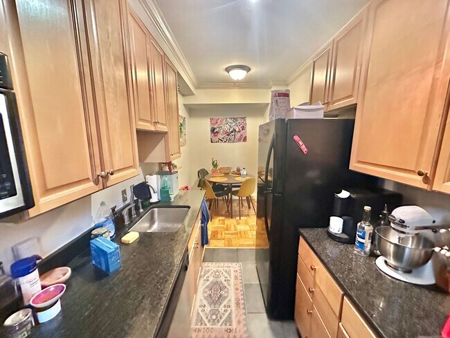 Building Photo - Great Studio in Glover Park/North Georgetown w/Murphy Bed, Walk-In Closet, Eat in Kitchen!