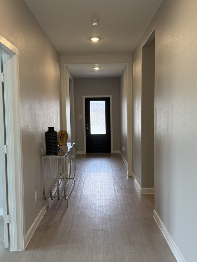 Building Photo - 500 Ml Trce Wy