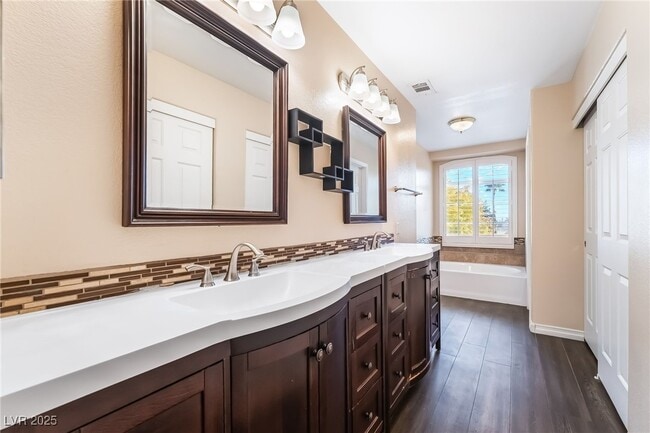 Building Photo - 109 Broken Rock Dr