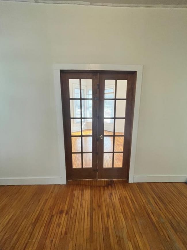 Building Photo - 4 bed 2 bath near UWEC available June 1st!...