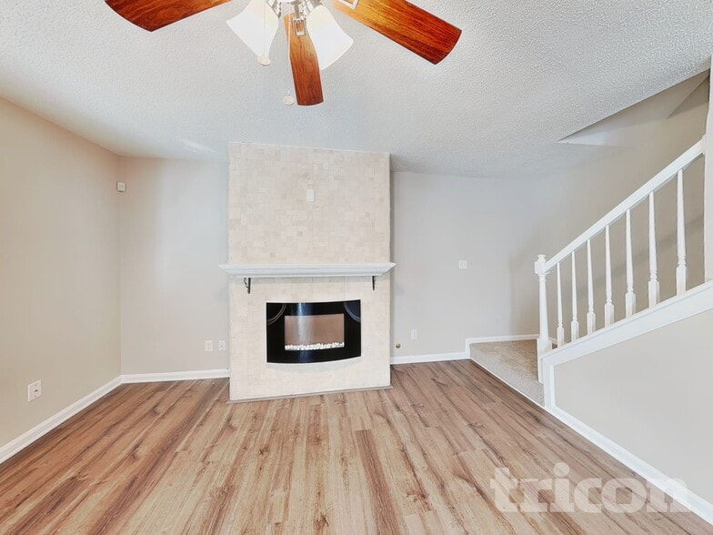 Building Photo - 407 Emerald Trce