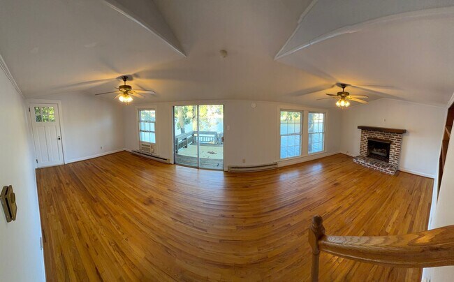 Building Photo - 332 Pinelake Dr.