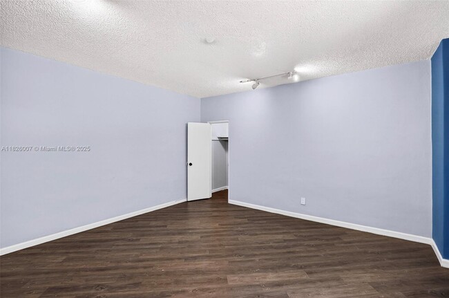 Building Photo - 215 30th St