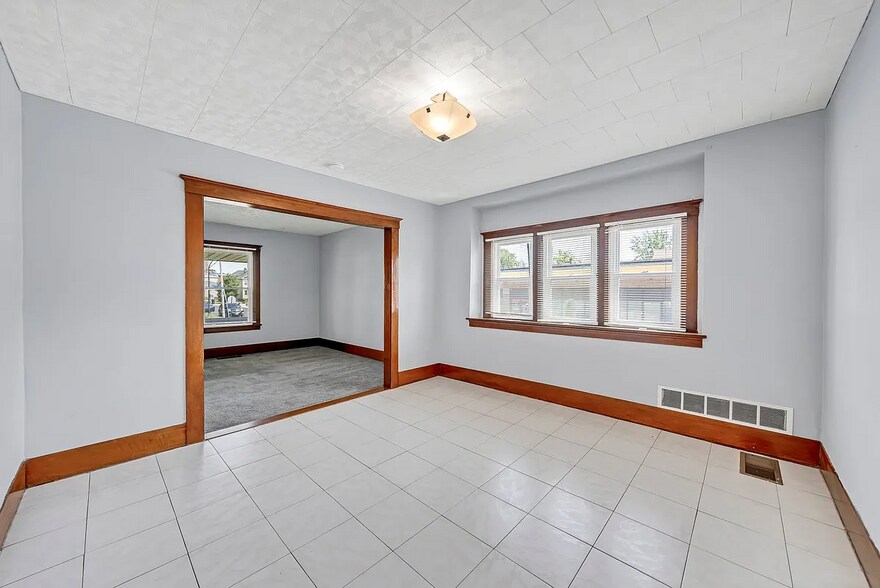 Building Photo - 238 Crestwood Ave