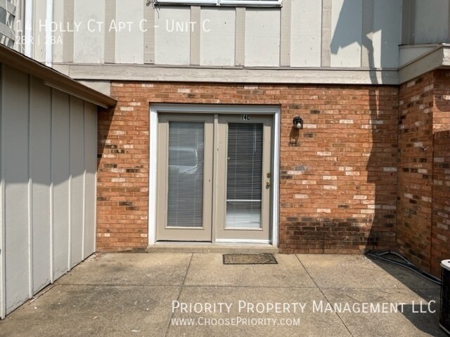 Building Photo - 2 bedroom, 1.5 bath townhome