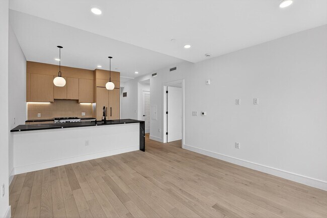 Building Photo - 139 Christopher Columbus Dr