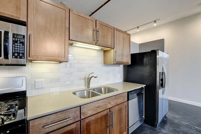 Building Photo - 1601 E Cesar Chavez St