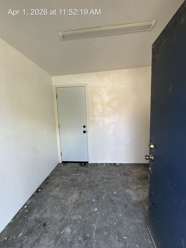 Building Photo - Country Home Available Now!!