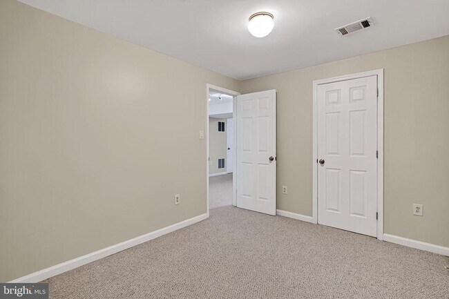 Building Photo - 5719 Oakshore Ct