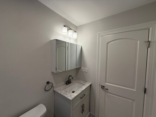 Building Photo - 50 Greenhouse Rd