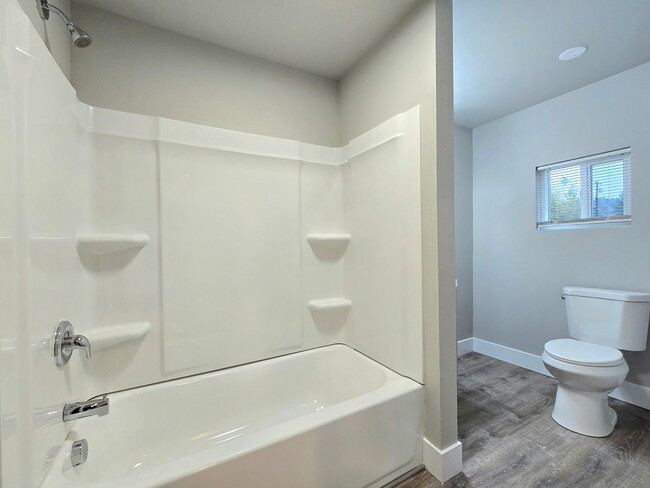 Building Photo - Newly Remodeled 2 Bedroom 1 Bath in Granit...