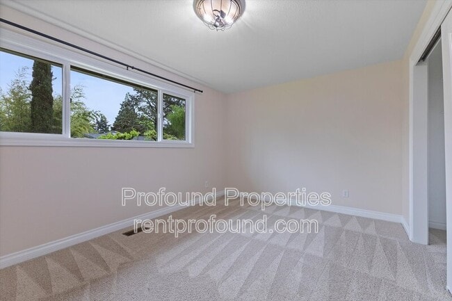 Building Photo - 5860 SW 191st Ave