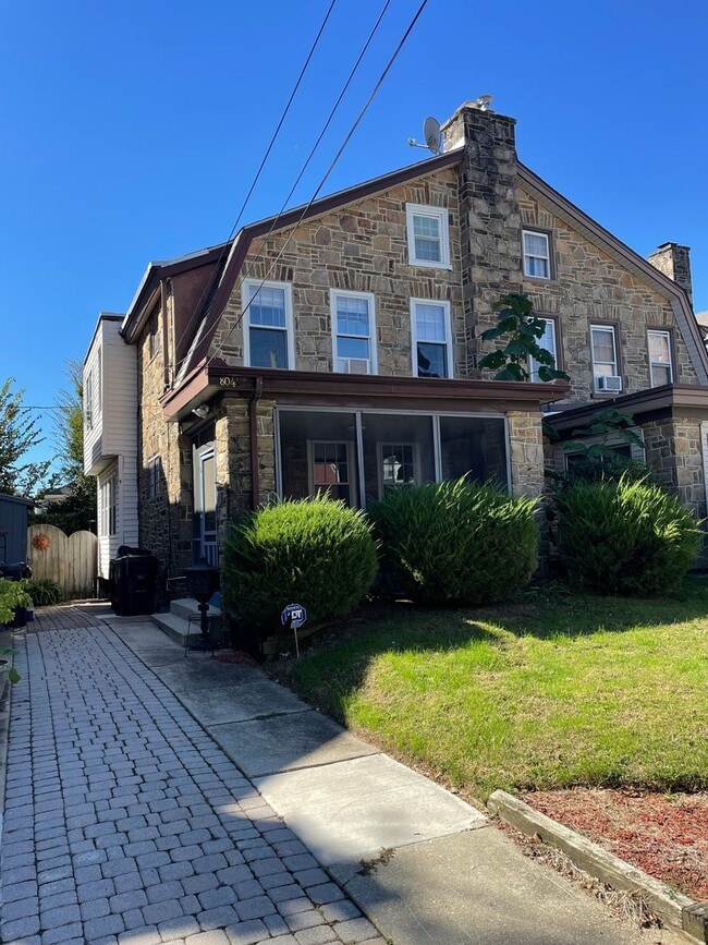 Primary Photo - 3 bedroom, 1.5 bath home in The Triangle, ...