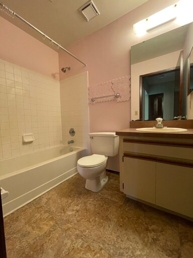 Building Photo - 342 Oak Track