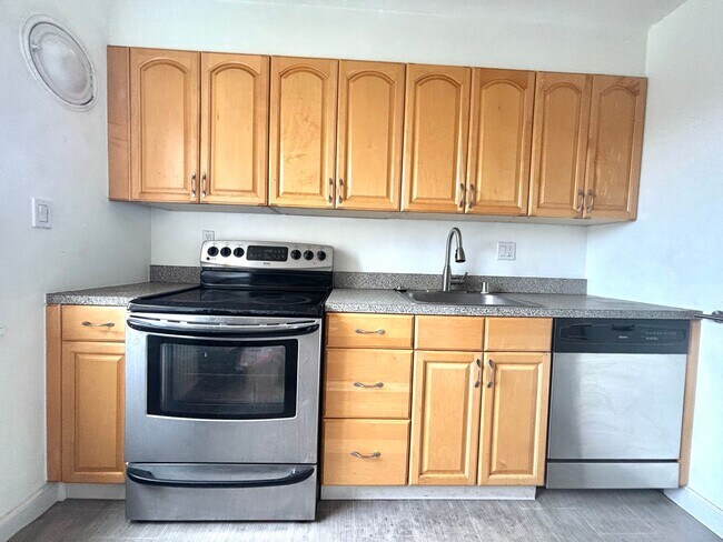 Building Photo - 1 BR/1 BA bright and spacious condo in East Queen Anne.