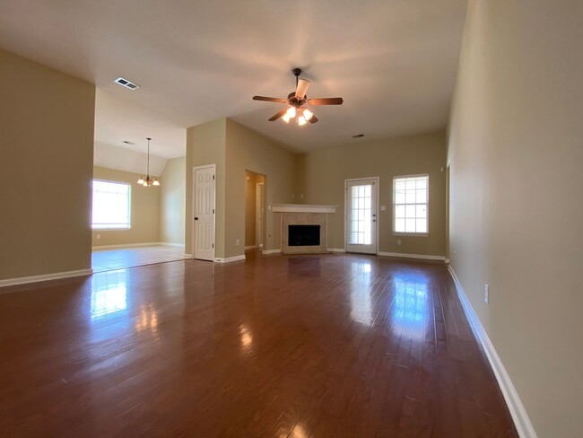 Building Photo - GORGEOUS 4 BEDROOM 3 BATHROOM CORDOVA RENT...