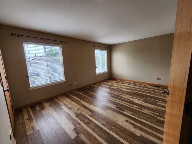 Building Photo - 5512 Stonybrook Dr