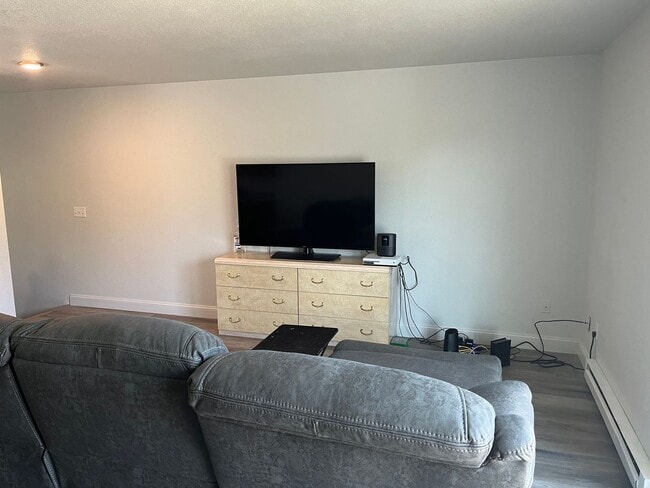 Building Photo - Charming Heights Condo- Half off first months rent!