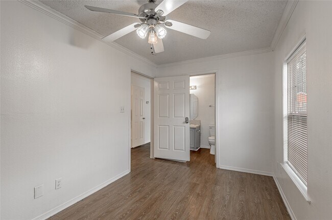 Building Photo - 145 Varsity Drive