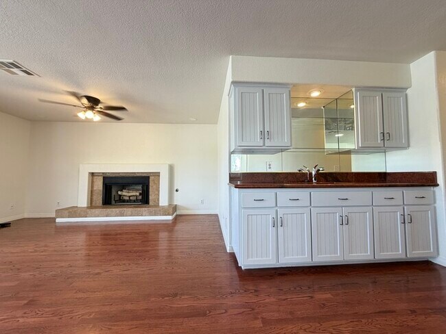 Building Photo - To schedule a viewing, call Wally Fellman at 702-493-9787