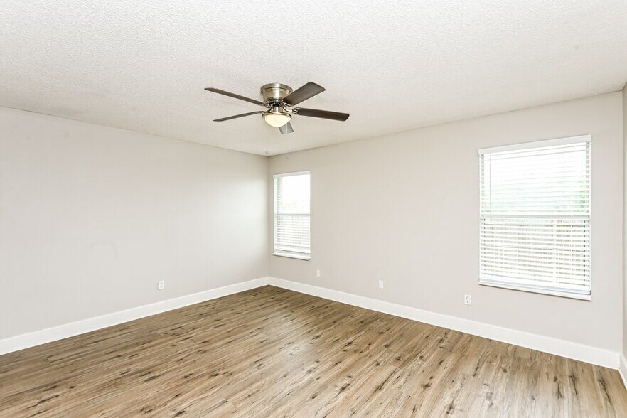 Building Photo - 10769 Braemoor Dr