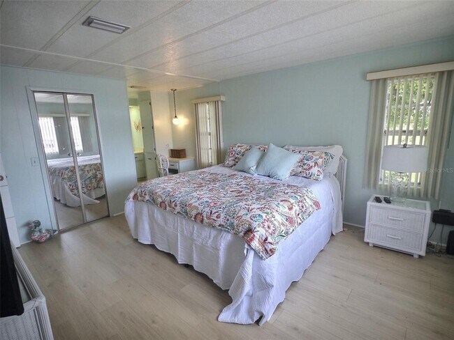 Building Photo - 46 E Palm Forest Dr