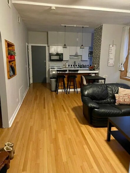 Building Photo - 1368 W Evergreen Ave