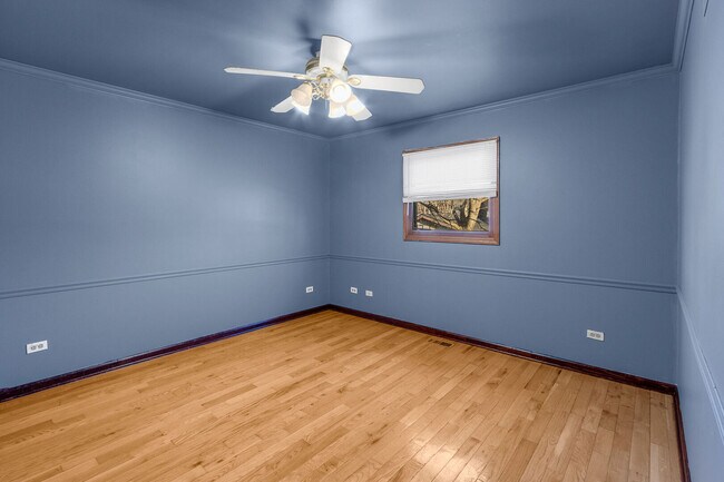 Building Photo - 26235 N Walnut Ave