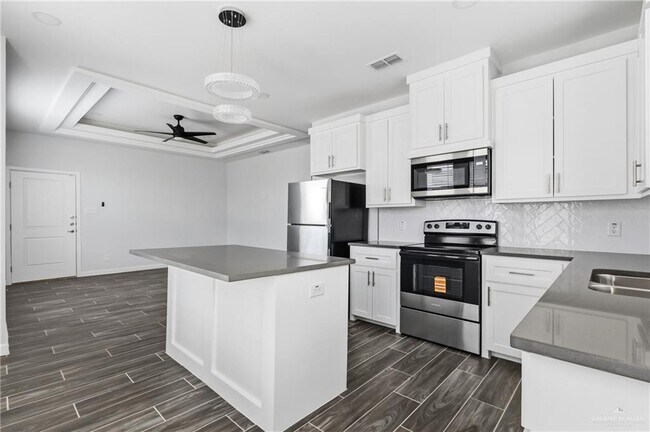 Building Photo - 20 S Links Dr