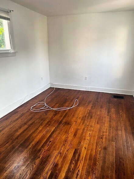 bedrooms 3 - 82 N Hamilton St