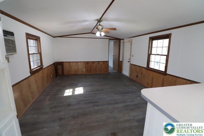 Building Photo - 238 Birchwood Ln