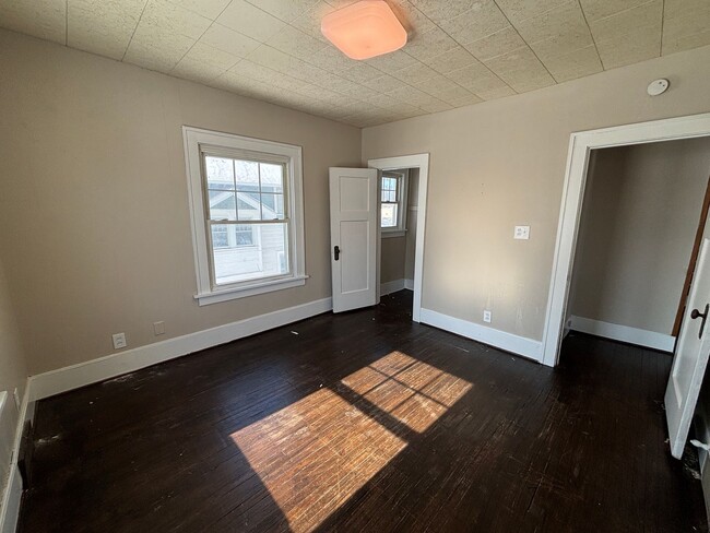 Building Photo - 1410 Wilson Ave