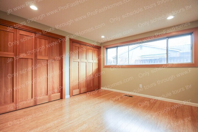 Building Photo - 14210 SW Rochester Dr