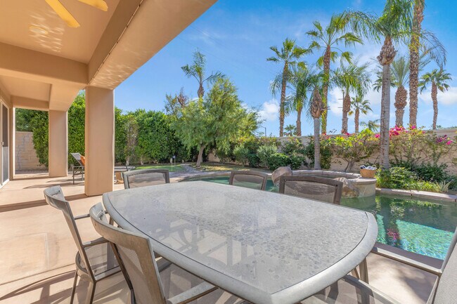 Building Photo - 35 Calle La Reina