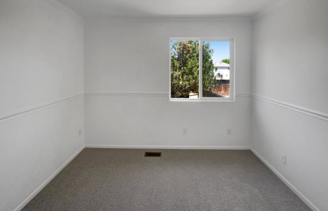 Building Photo - 12660 Eastlake Dr
