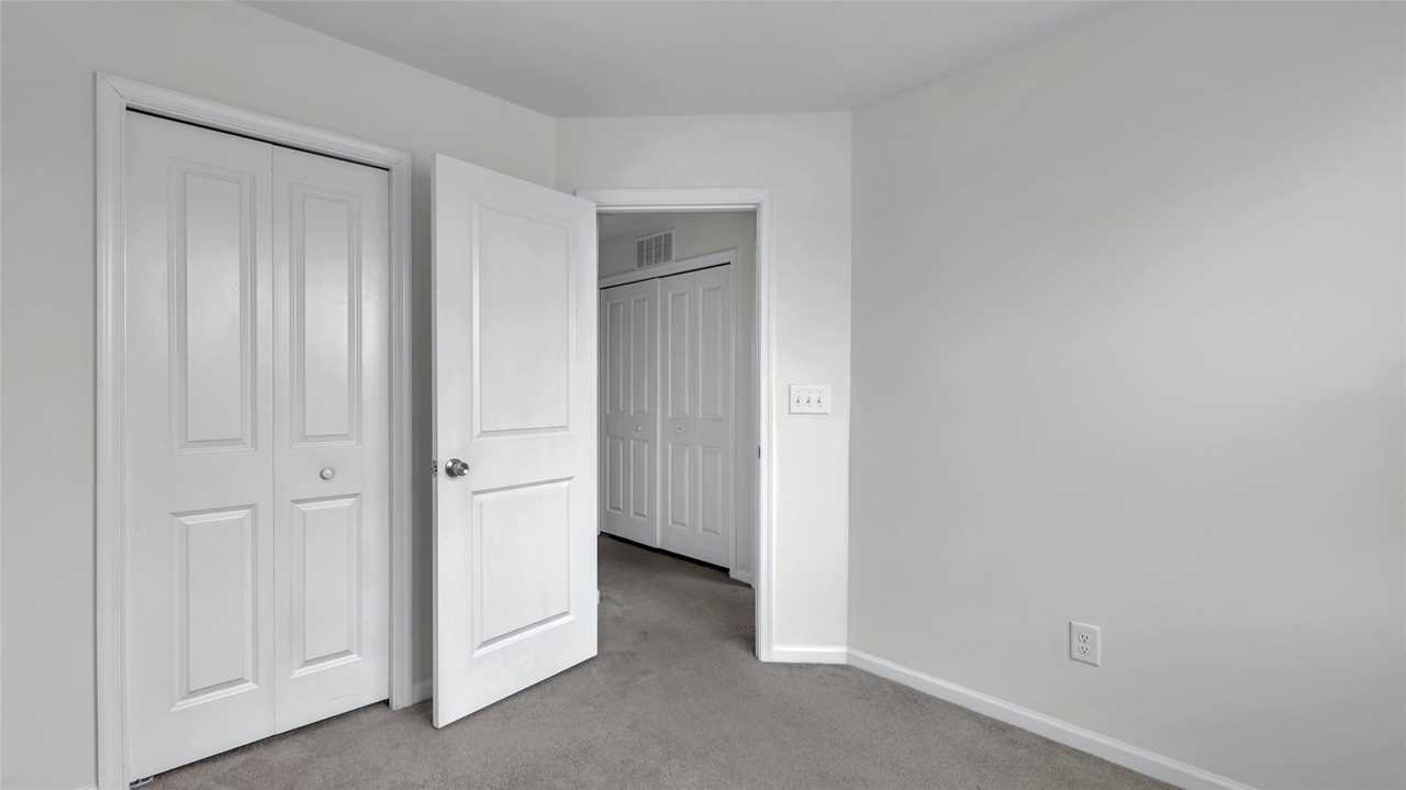 Building Photo - 992 Rushing Ln