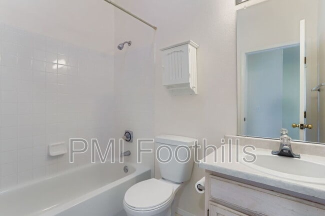 Building Photo - 1209 6th St