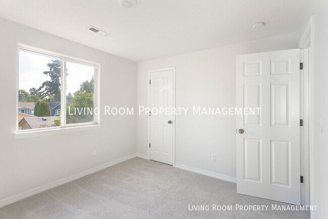 Building Photo - 5232 SE 64th Ave