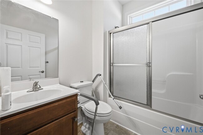 Building Photo - 6613 St Laurence Dr