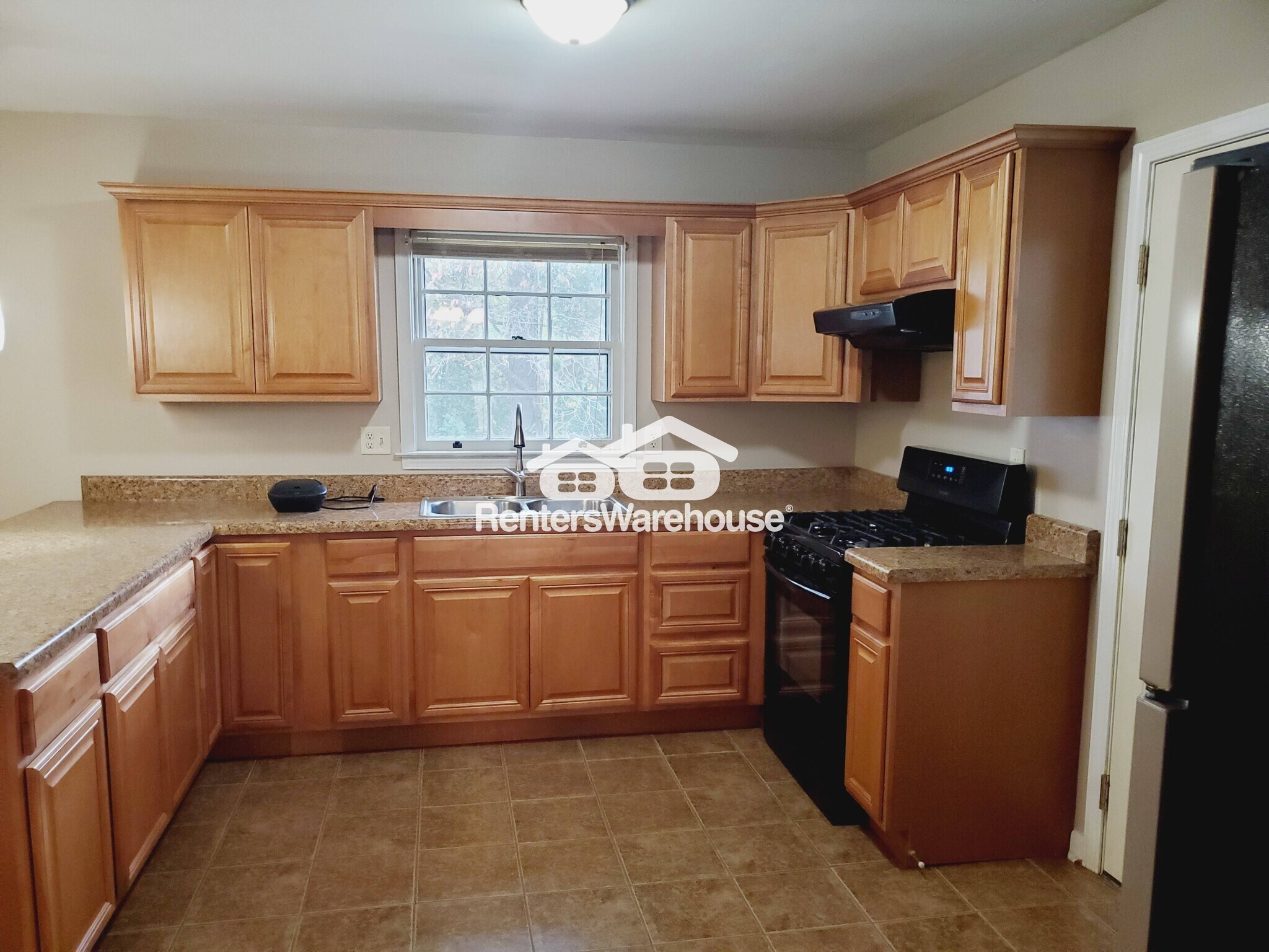 Building Photo - 2020 Annette Ln SW