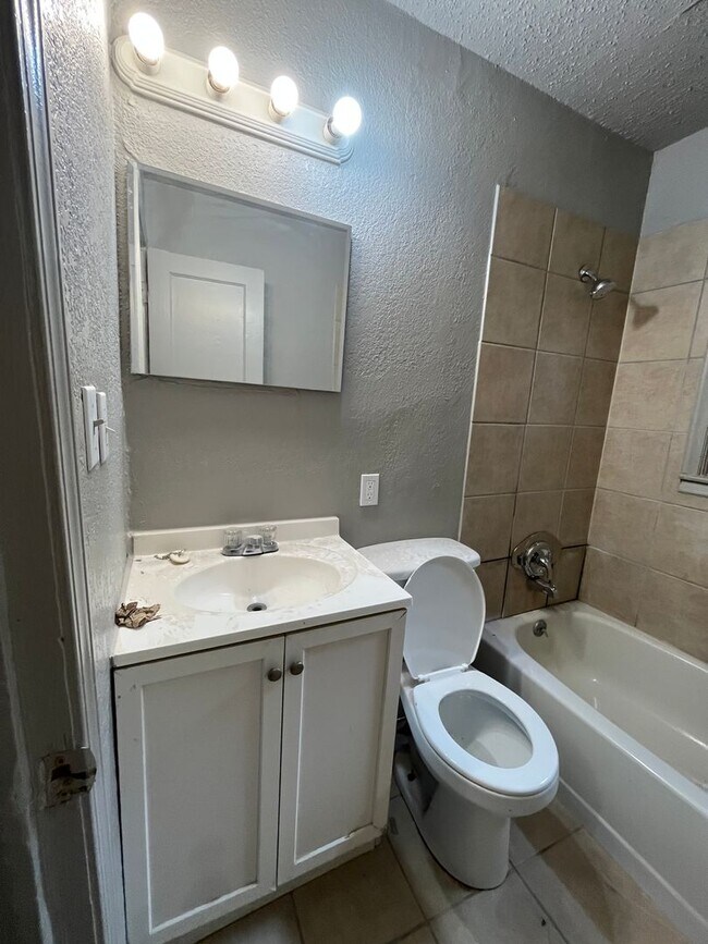 Building Photo - Charming 3 Bed, 1 Bath Home in Tulsa, OK S...