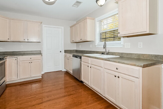 Building Photo - 4101 Sidlehill Dr