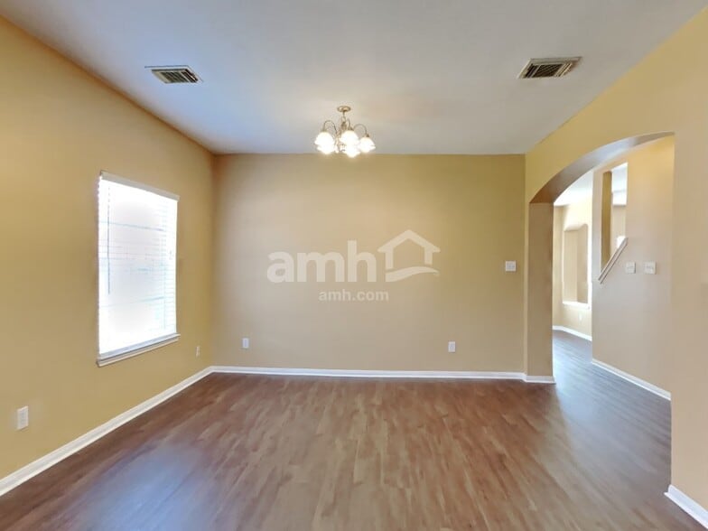 Building Photo - 4942 Pinder Ln